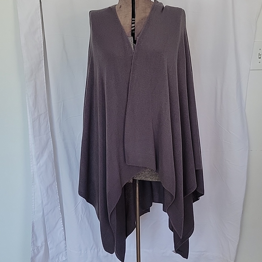 Coco + Carmen Kiara Poncho, Gray, O/S